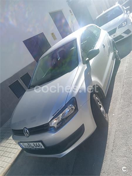 Usado VW Polo Advance 70 CV (51 kW) 2014 Gris / plata Berlina