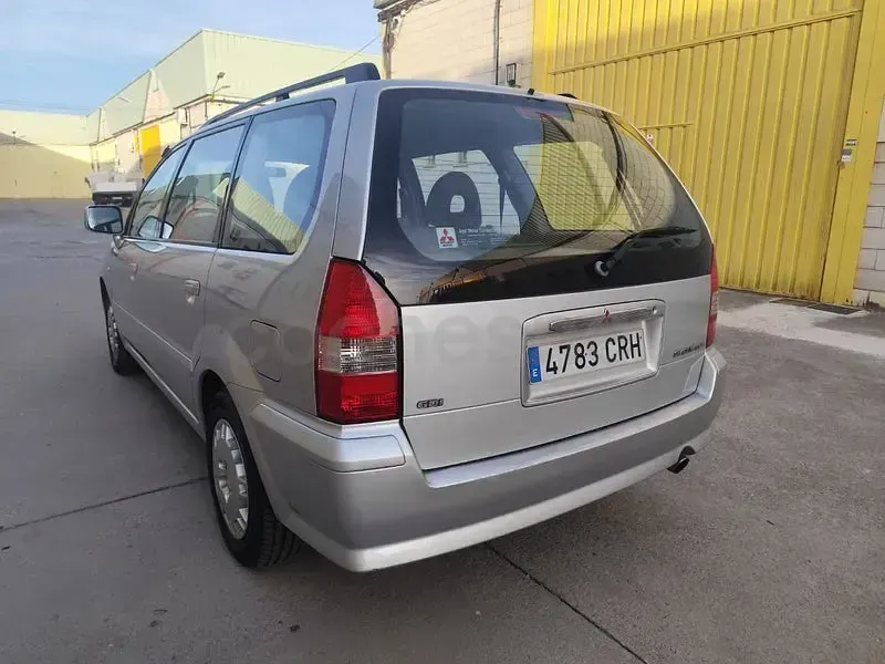Usado Mitsubishi Space Wagon 150 CV (110 kW) 2004 Gris / plata Monovolumen