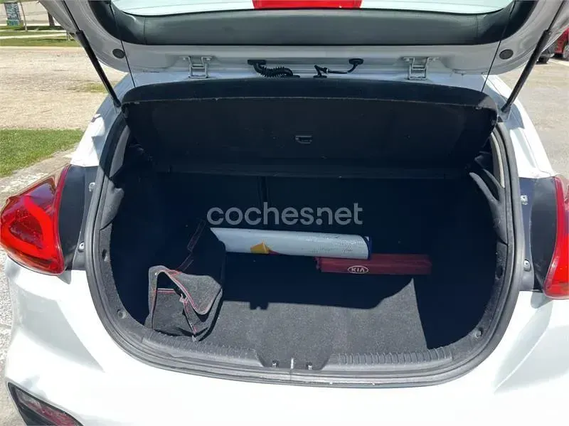 Usado Kia Ceed GT 110 HP (80 kW) 2015 Branco Sedan