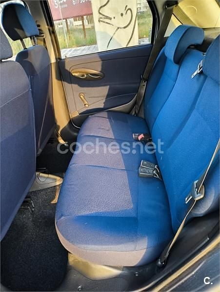 Usado Fiat Punto Dynamic 60 CV (44 kW) 2005 Gris / plata Utilitario