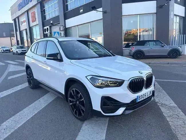 Käytetty BMW X1 Comfort Edition 116 HP (85 kW) 2020 Valkoinen Katumaasturi