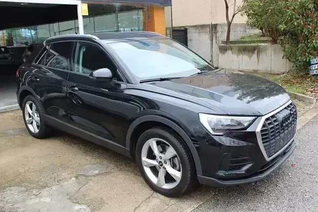 Käytetty Audi Q3 Business 245 HP (180 kW) 2021 Musta Katumaasturi