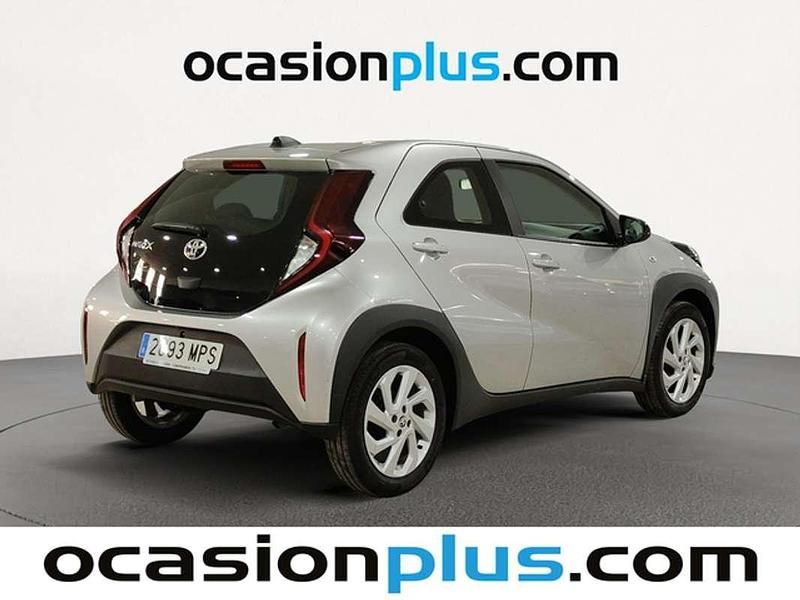 Usado Toyota Aygo Play 72 CV (52 kW) 2024 Gris Utilitario