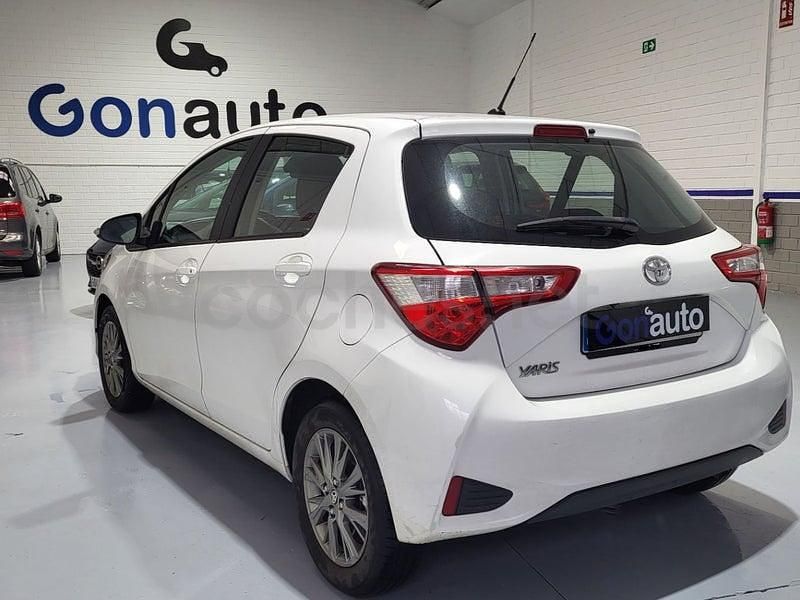 Usado Toyota Yaris Active 69 CV (50 kW) 2019 Blanco Berlina