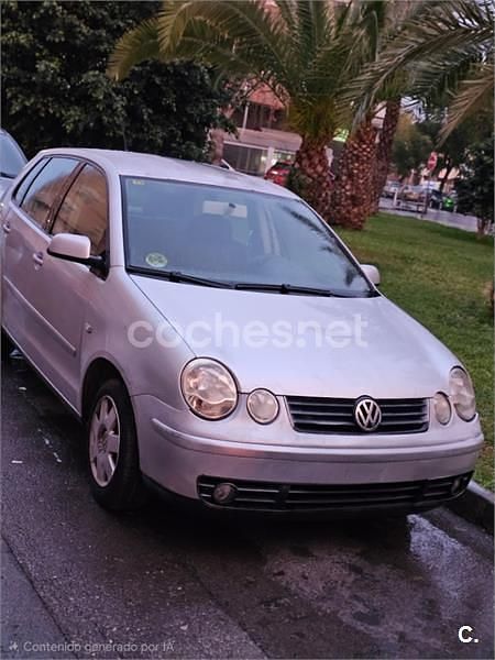 Usado VW Polo Trendline 75 CV (55 kW) 2003 Gris / plata Berlina
