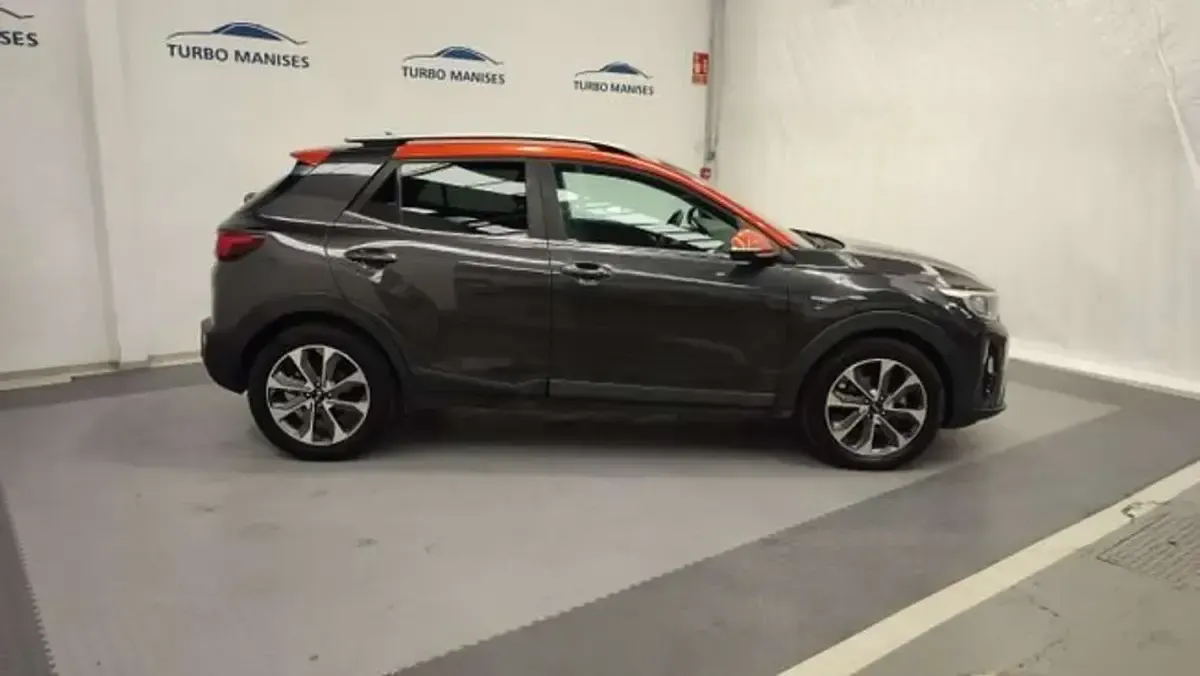 Usado Kia Stonic 110 CV (80 kW) 2018 Gris SUV