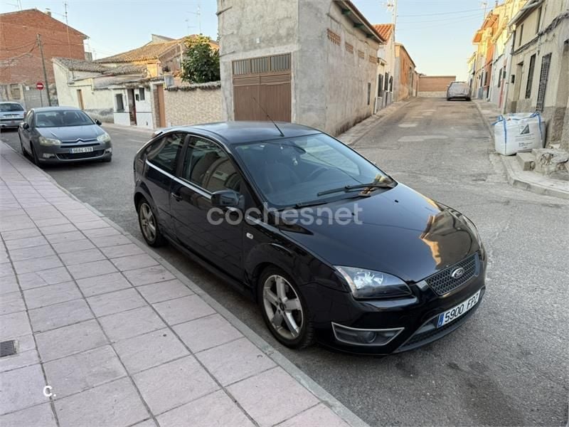 Negro Usado 2007 Ford Focus Trend Berlina | 1999 € (Super precio) - Imagen 1/4