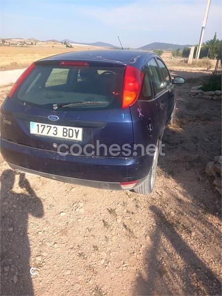 Azul Usado 2000 Ford Focus Ambiente Berlina | 1500 € (Buen precio) - Imagen 1/4