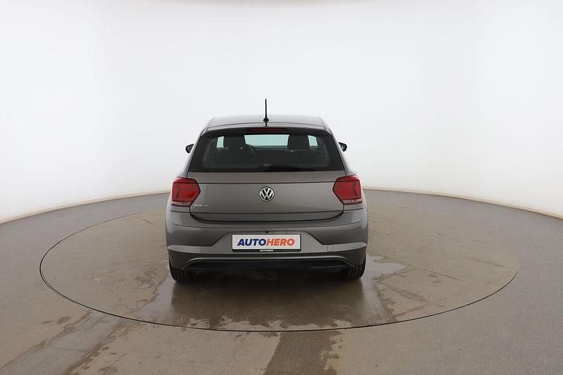Usado VW Polo Advance 95 CV (69 kW) 2020 Gris Berlina