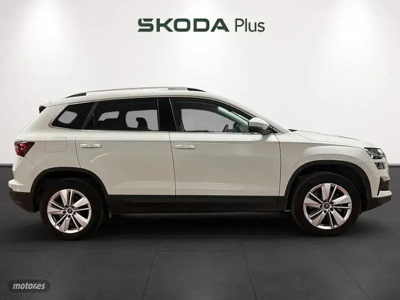 Usado Skoda Karoq Selection 150 CV (110 kW) 2025 Blanco SUV