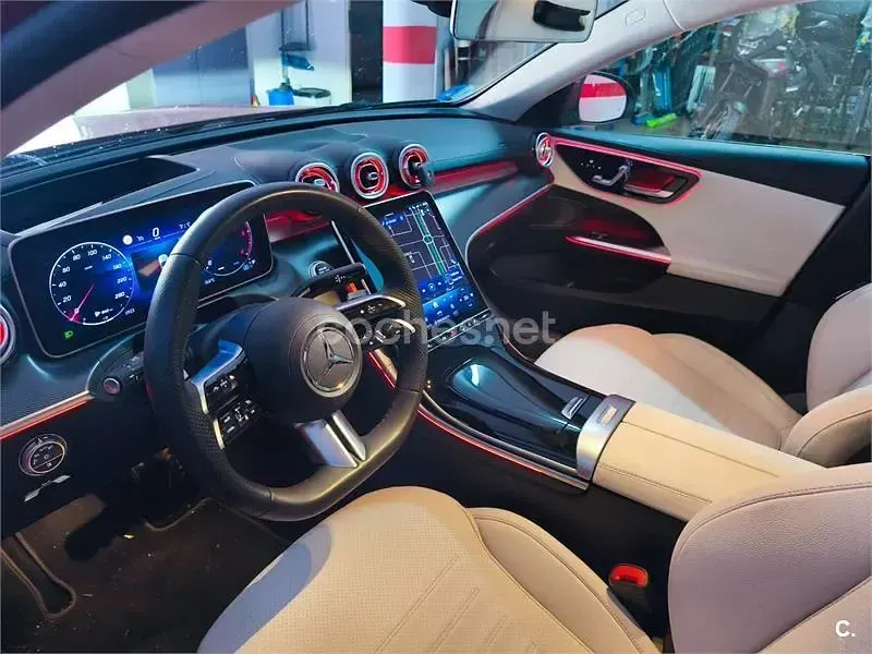 Usado Mercedes C220 200 CV (147 kW) 2023 Granate Berlina