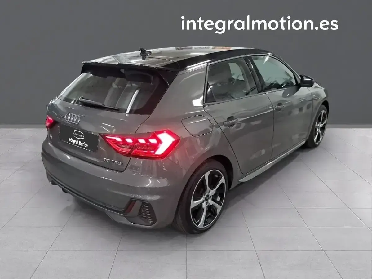 Usado Audi A1 Sportback Premium 110 CV (80 kW) 2022 Gris Utilitario
