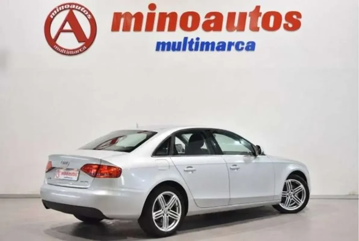 Usado Audi A4 150 CV (110 kW) 2009 Plateado Berlina