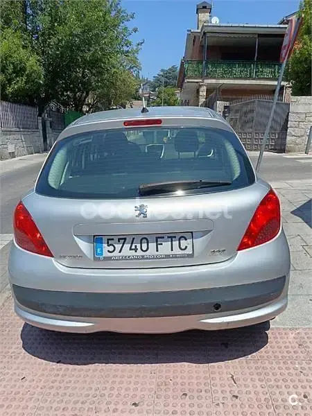 Usado Peugeot 207 95 CV (69 kW) 2007 Gris / plata Berlina