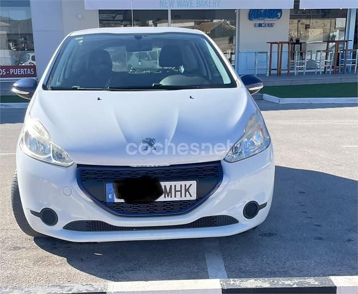 Usado Peugeot 208 Access 68 CV (50 kW) 2014 Blanco Utilitario