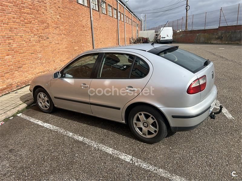 Usado Seat Leon 110 CV (80 kW) 2000 Gris / plata Utilitario