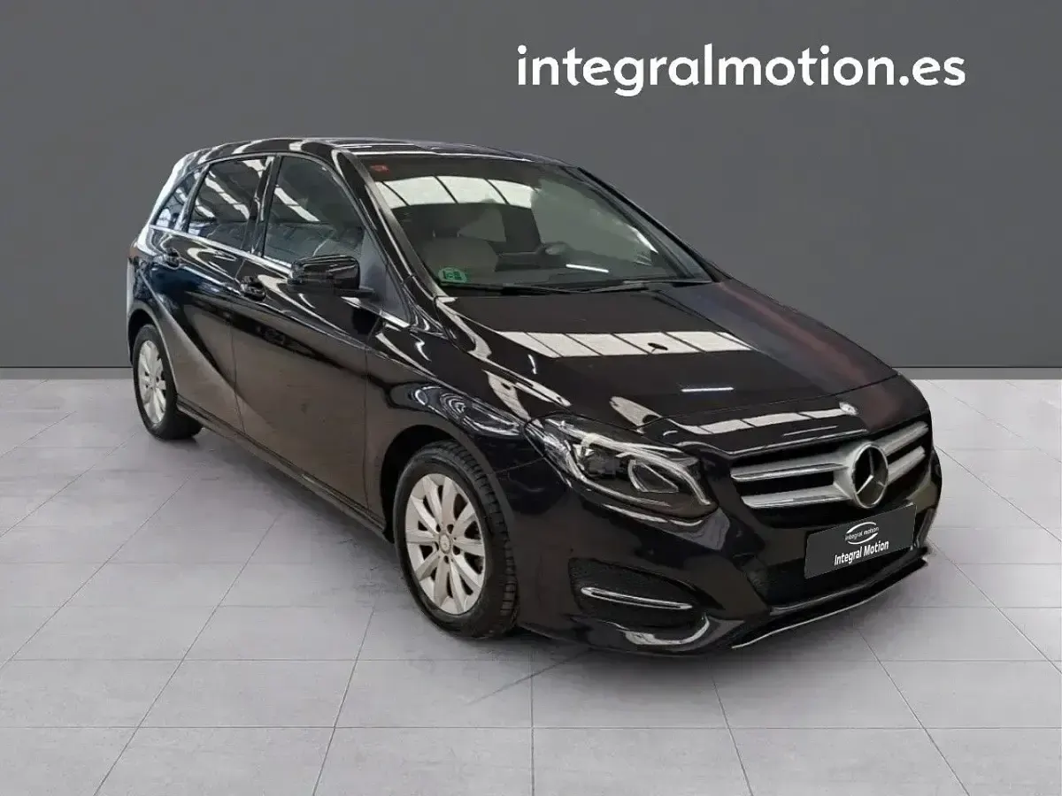 Usado Mercedes B200 156 CV (114 kW) 2016 Negro Utilitario