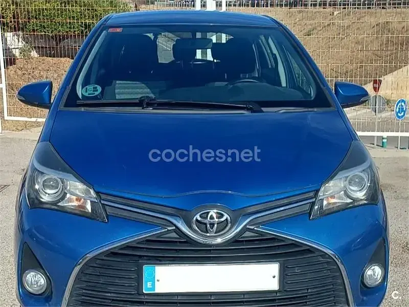 Usado Toyota Yaris Active 99 CV (72 kW) 2016 Azul Berlina