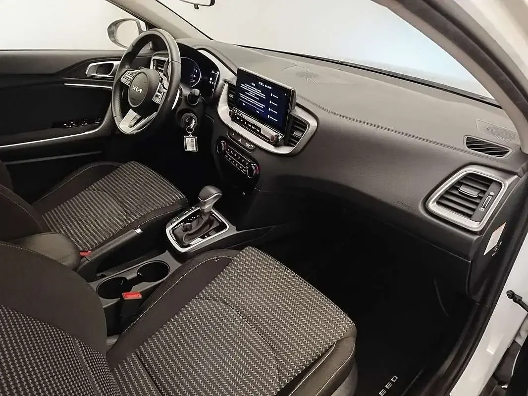 Usado Kia XCeed 140 CV (102 kW) 2025 Blanco SUV