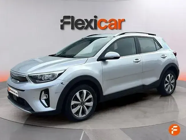 Usado Kia Stonic 100 CV (73 kW) 2024 Gris SUV