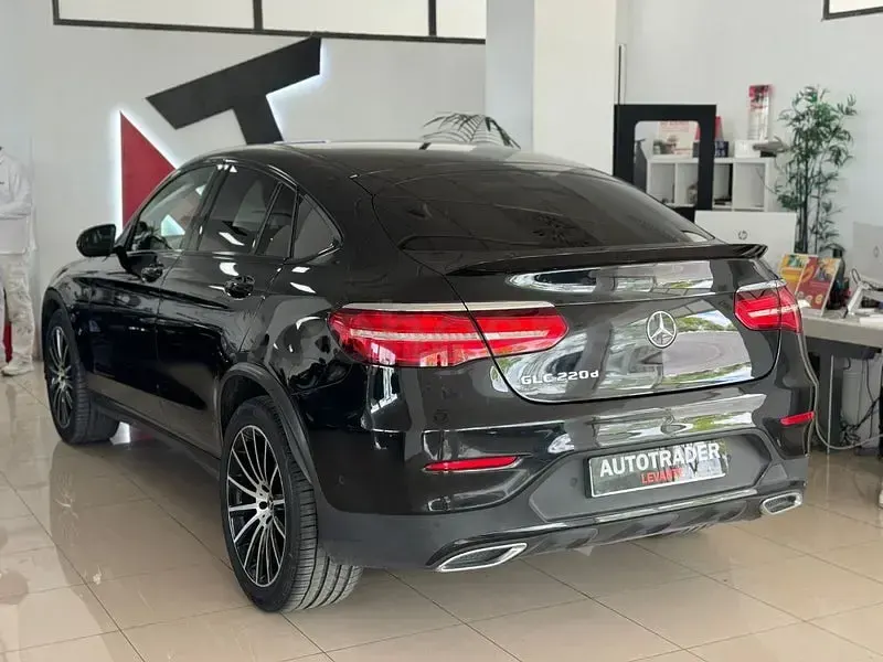 Usado Mercedes GLC220 194 CV (142 kW) 2019 Negro SUV