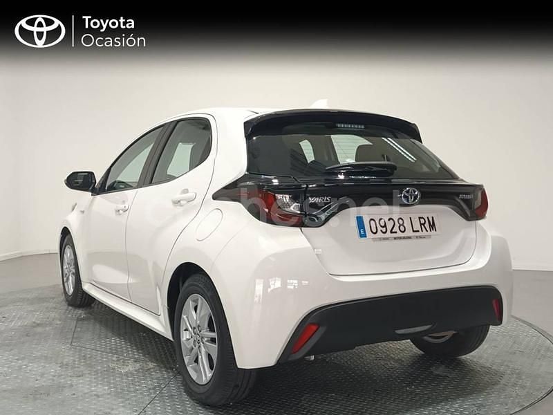 Usado Toyota Yaris Hybrid Business Edition 116 CV (85 kW) 2021 Blanco Berlina