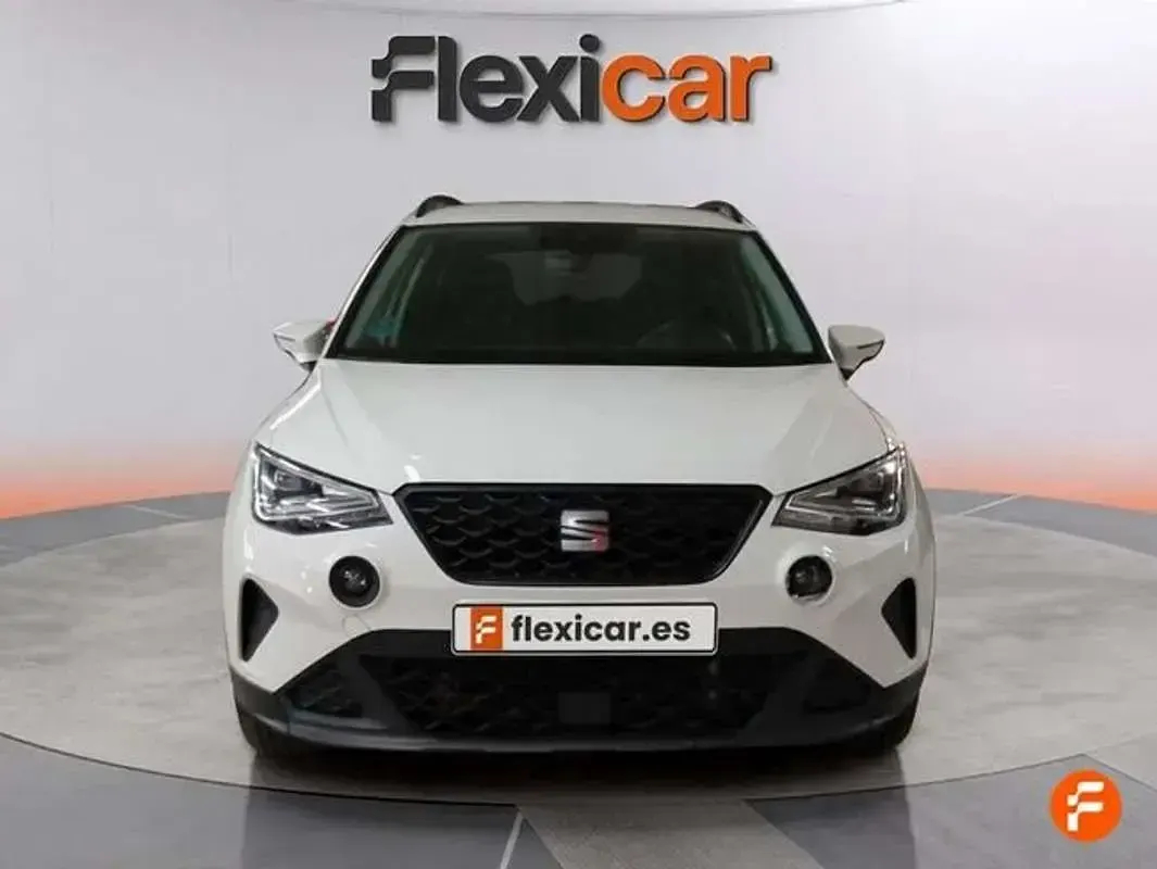 Usado Seat Arona Style 110 CV (80 kW) 2023 Blanco SUV