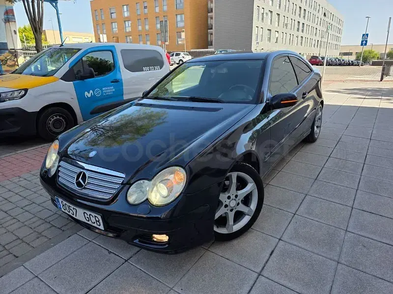 Usado Mercedes C220 150 CV (110 kW) 2008 Negro Berlina