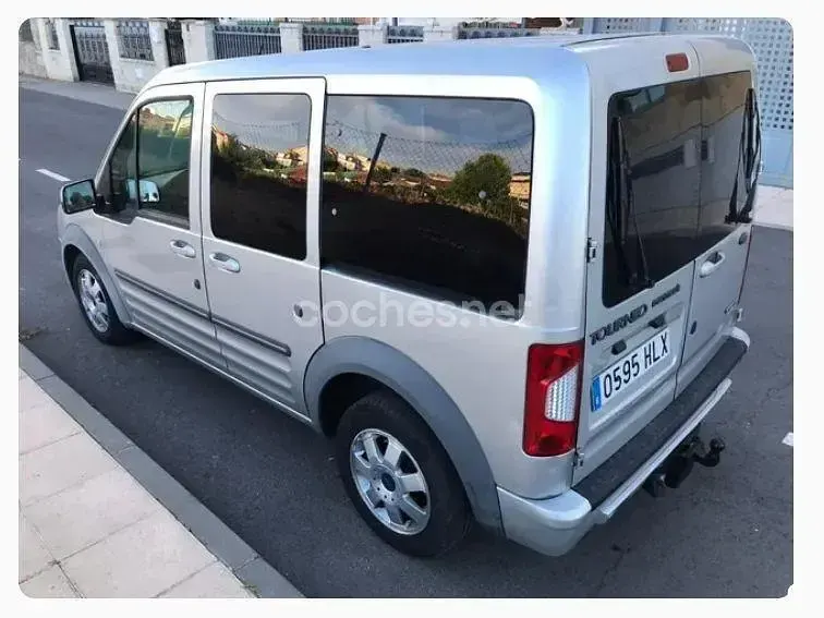Usado Ford Tourneo Connect Trend 115 CV (84 kW) 2013 Gris / plata Monovolumen