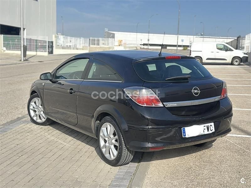Usado Opel Astra GTC Sport 110 CV (80 kW) 2008 Negro Berlina