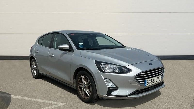 Usado Ford Focus Trend 125 CV (91 kW) 2021 Gris / plata Berlina