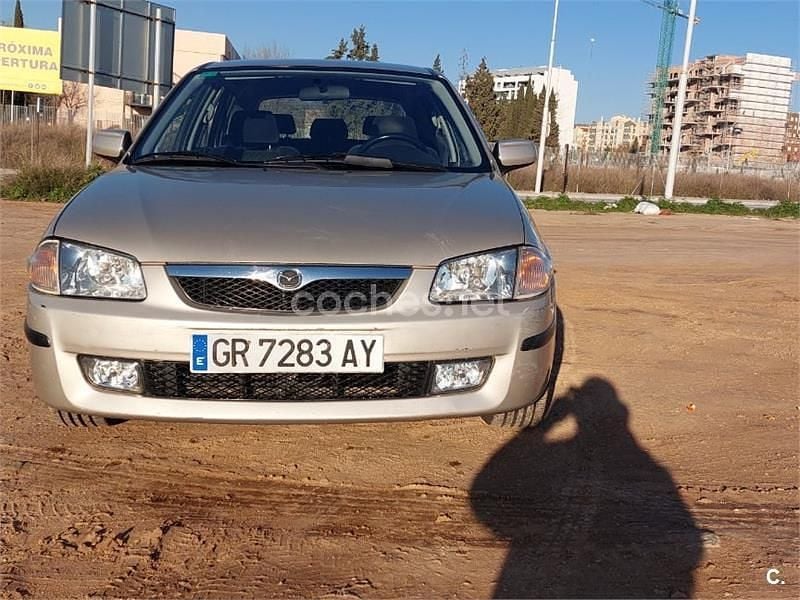 Usado Mazda 323F 115 CV (84 kW) 2000 Blanco Berlina