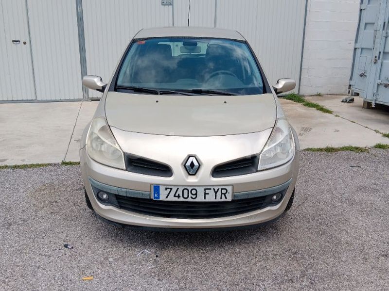 Beige Usado 2007 Renault Clio II Authentique Berlina | 2500 € (Precio justo) - Imagen 1/4