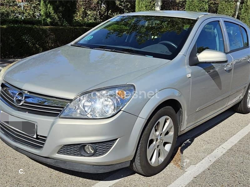 Gris / plata Usado 2008 Opel Astra Enjoy Berlina | 5275 € (Un poco caro) - Imagen 1/4