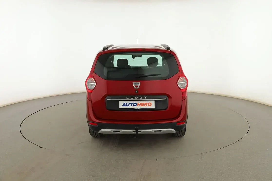 Usado Dacia Lodgy Comfort 116 CV (85 kW) 2022 Rojo Monovolumen