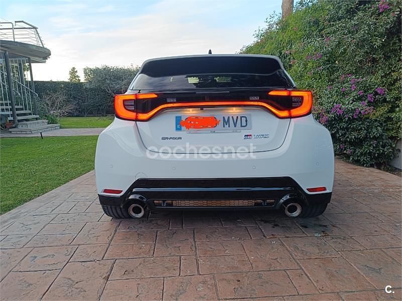 Usado Toyota Yaris 280 CV (205 kW) 2024 Blanco Berlina