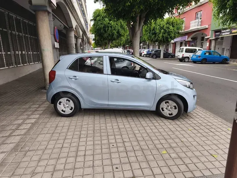 Usado Kia Picanto Comfort 67 CV (49 kW) 2021 Azul Utilitario