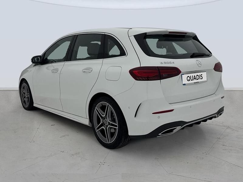 Usado Mercedes B200 AMG line 150 CV (110 kW) 2025 Blanco Utilitario