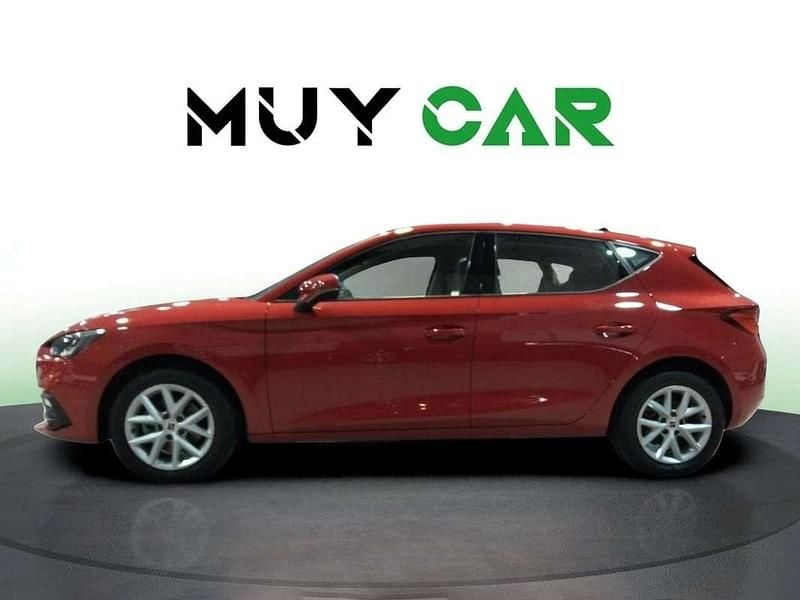 Usado Seat Leon Reference 110 CV (80 kW) 2021 Rojo Utilitario