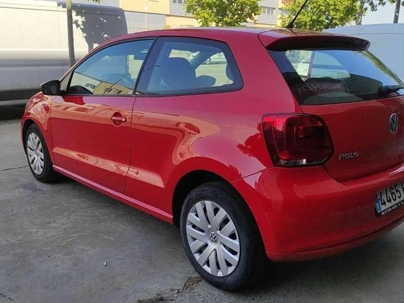 Usado VW Polo Advance 70 CV (51 kW) 2013 Rojo Utilitario