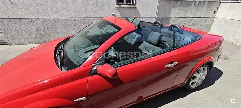 Usado Renault Mégane Cabriolet Dynamique 130 CV (95 kW) 2007 Rojo Descapotable