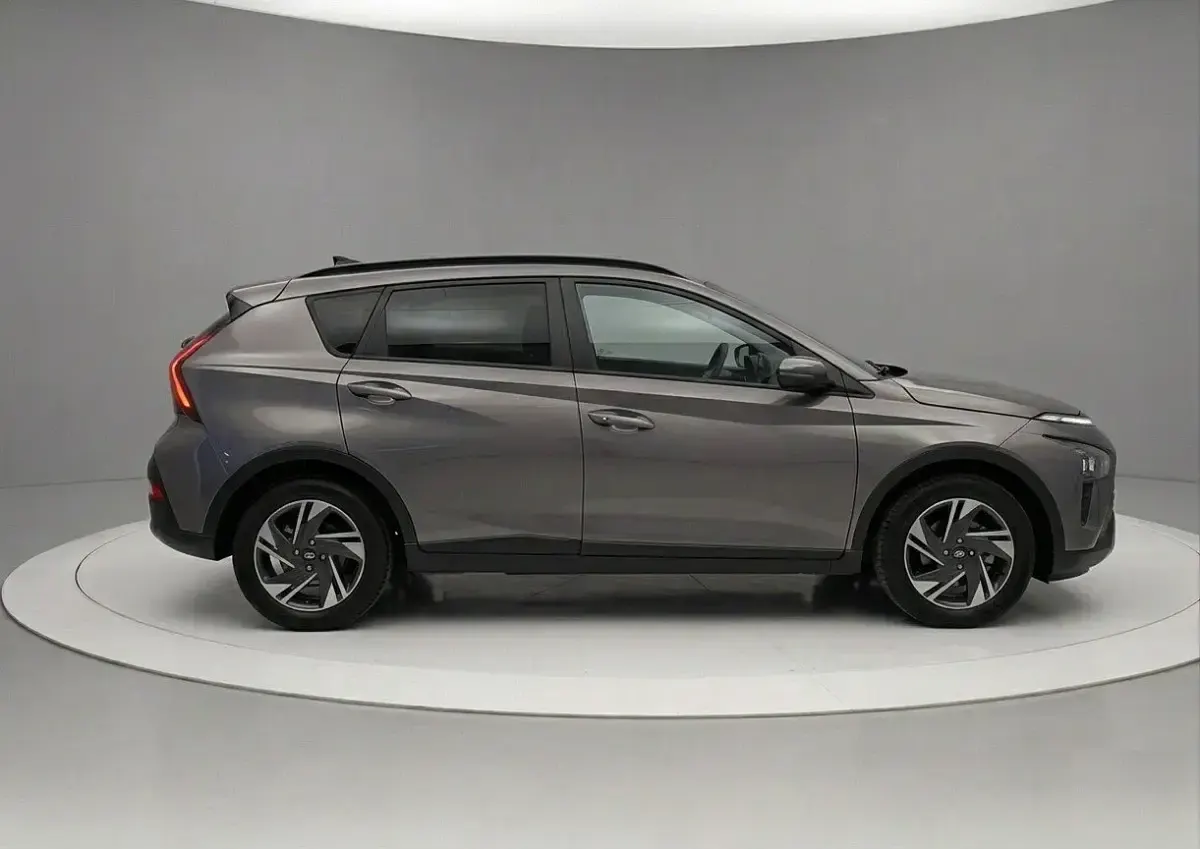 Usado Hyundai Bayon 84 CV (61 kW) 2023 Gris SUV
