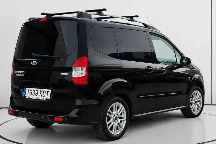 Usado Ford Tourneo Titanium 100 CV (73 kW) 2017