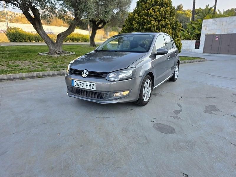 Usado VW Polo Advance 90 CV (66 kW) 2013 Gris / plata Utilitario