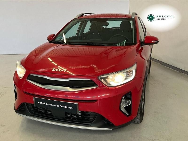 Usado Kia Stonic 100 CV (73 kW) 2024 Rojo SUV