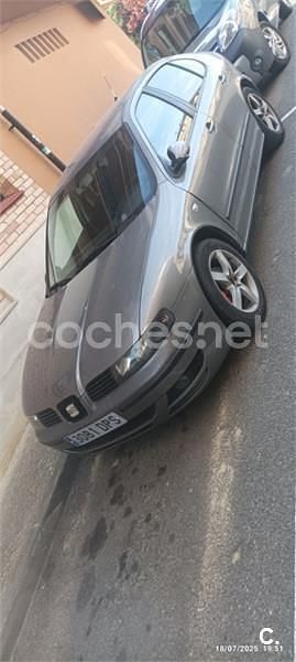 Usado Seat Leon 110 CV (80 kW) 2005 Beige Utilitario