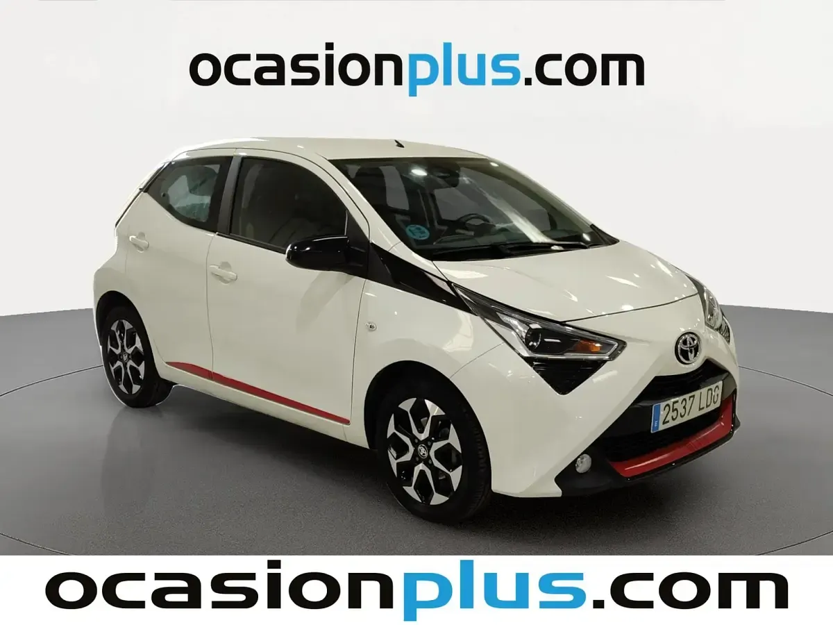 Usado Toyota Aygo X-play 72 CV (52 kW) 2019 Blanco Utilitario