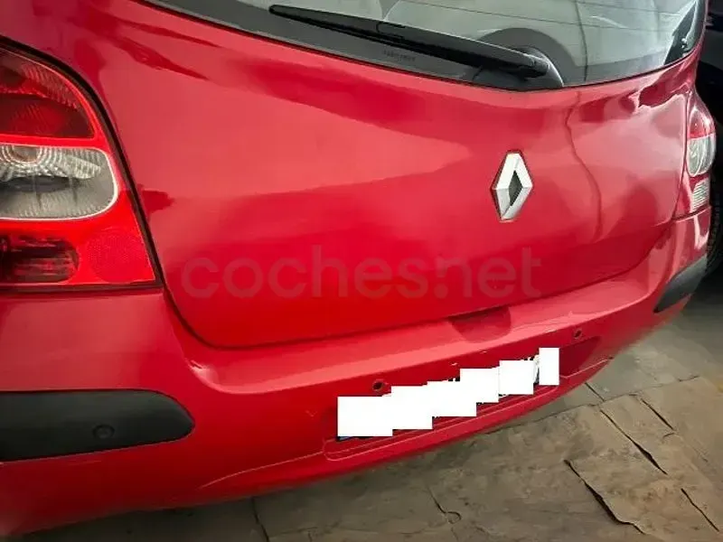 Usado Renault Twingo Authentique 75 CV (55 kW) 2009 Rojo Utilitario