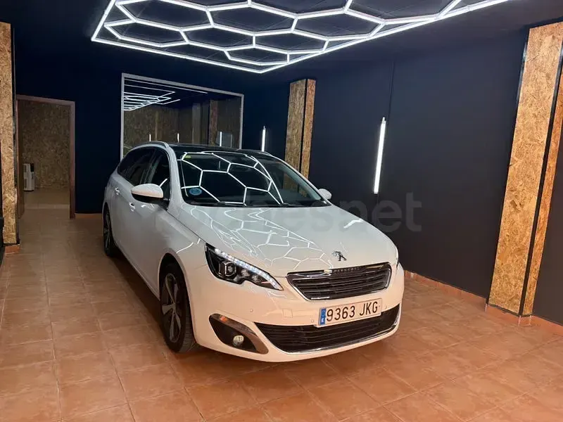 Usado Peugeot 308 SW Allure 150 CV (110 kW) 2016 Blanco Familiar