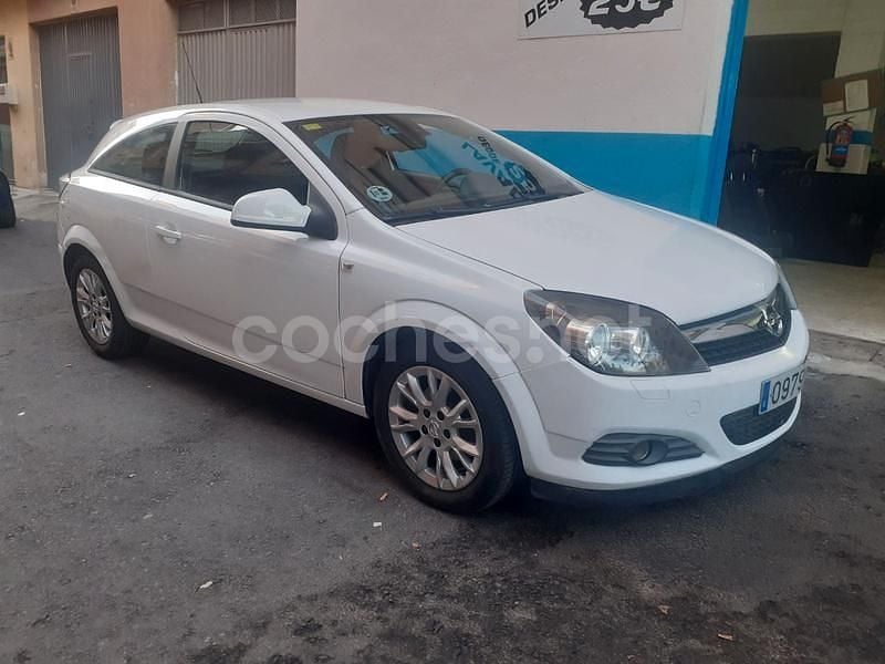 Usado Opel Astra GTC Sport 110 CV (80 kW) 2009 Blanco Berlina